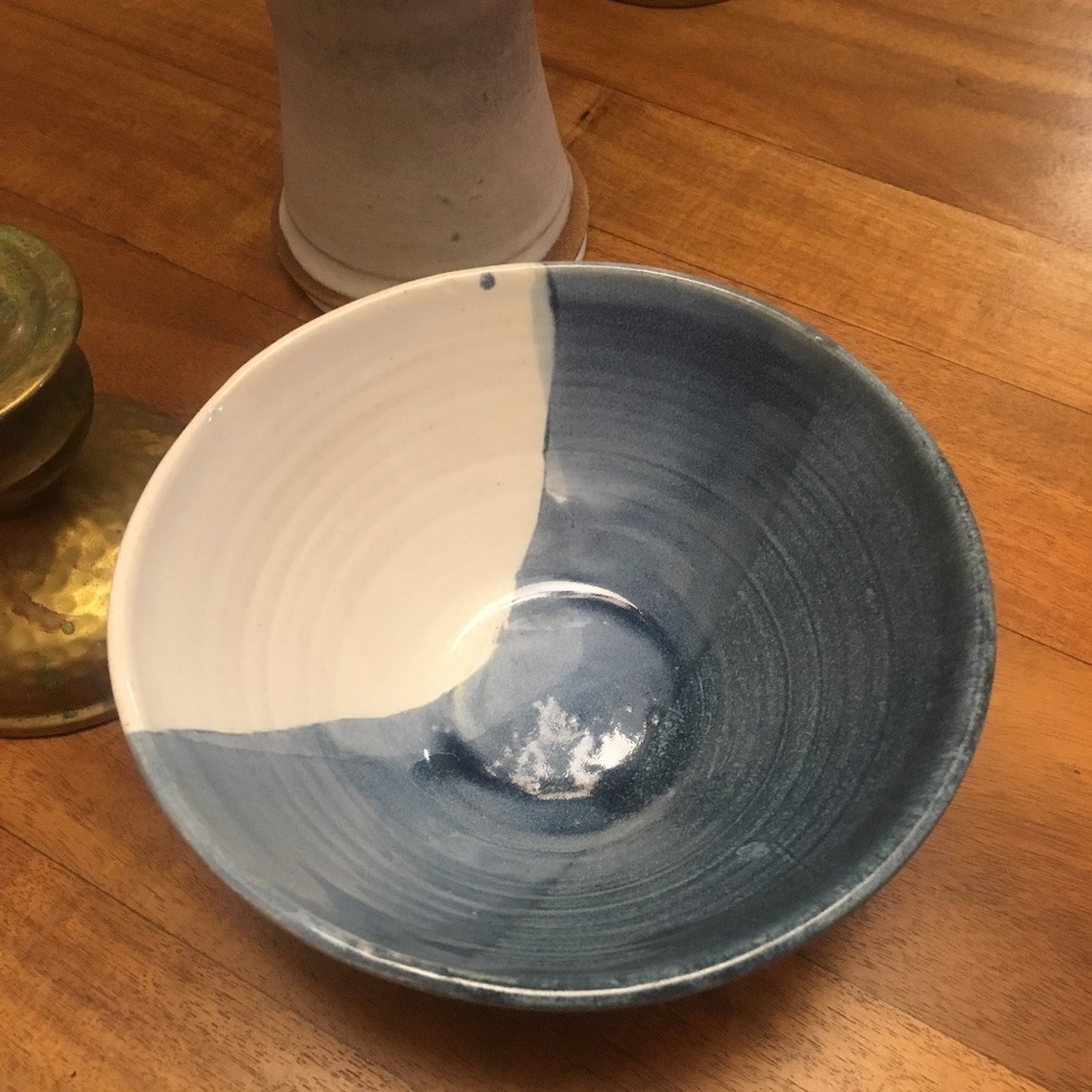Handmade pottery bowl- wheel thrown blue and white beachy small serving bowl β¨π - Picture 3 of 8